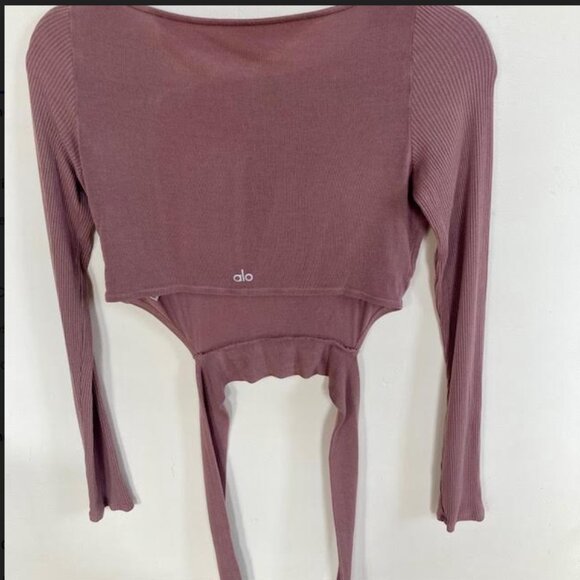 Alo Barre Yoga Cropped Top in Dusted Plum.Long Sleeves with Tie at Waist M - Picture 6 of 7